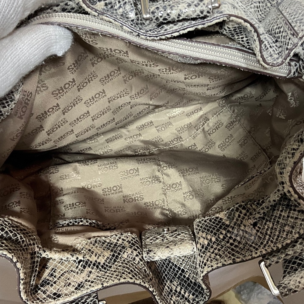 Michael Kors beige/black snake skin larger satchel MIK005   18-H3d - Picture 6 of 11
